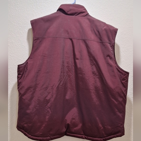 Men's Burgundy Carhartt Puffer Vest - Picture 3 of 5